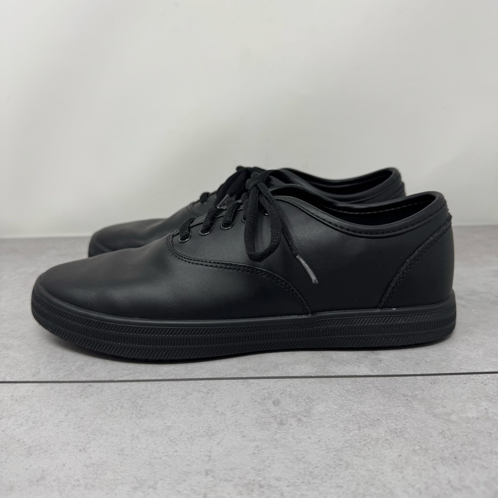 TredSafe Black Minimalist Low-Top Sneakers Women’s Size 8